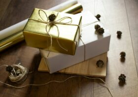 Pomysły na prezenty na Dzień Babci i Dziadka – koszulki i bluzy, które wywołają uśmiech